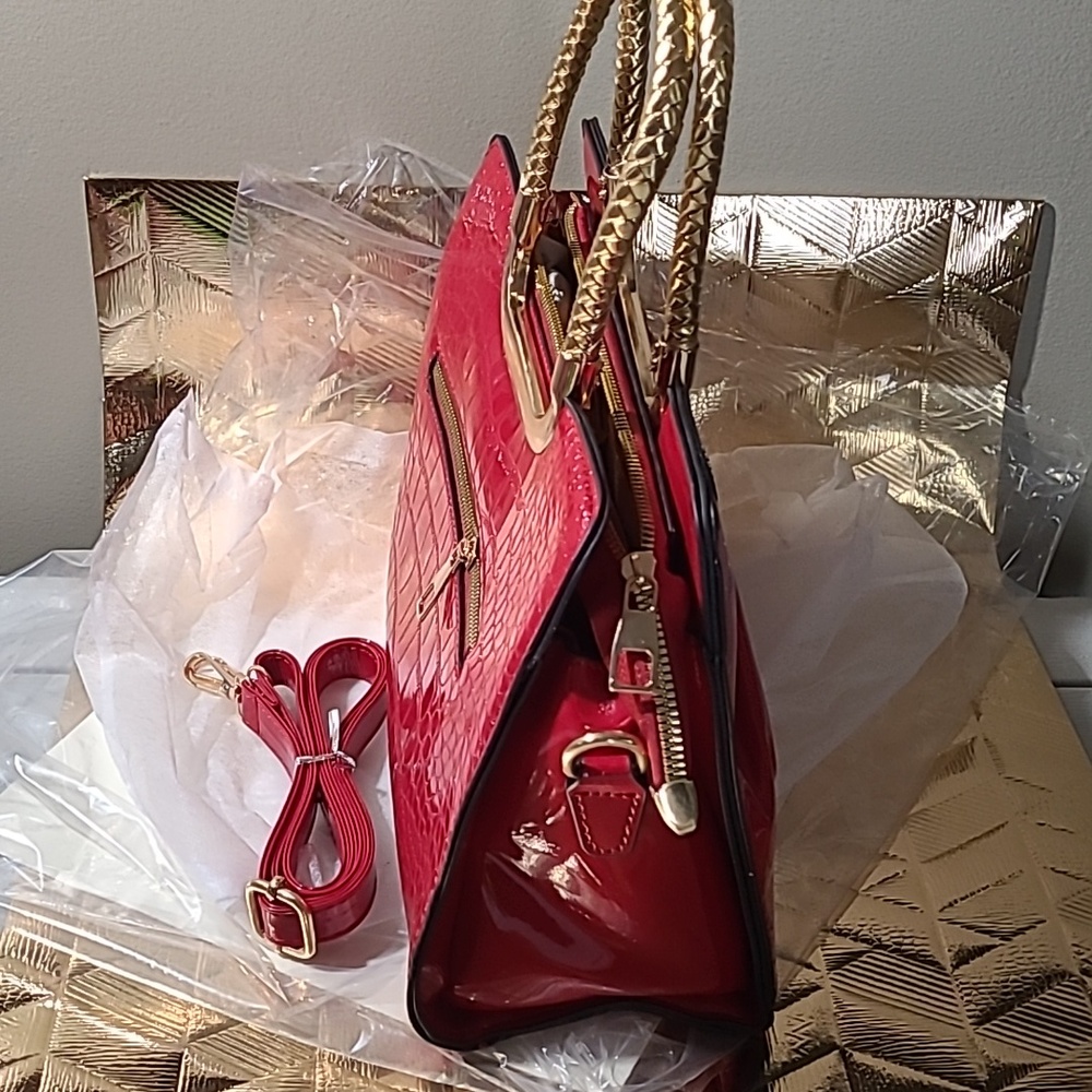 Elegant Red Bow Accent Women's Handbag with Gold Handles - Picture 5 of 5
